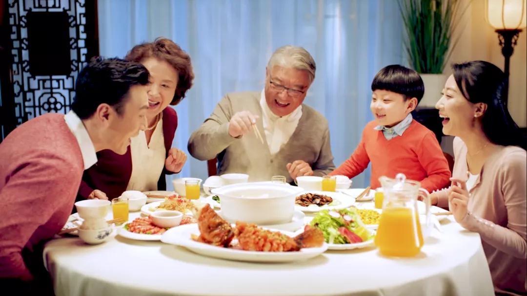 厨房的烟火气里藏着生活的温度(图1)