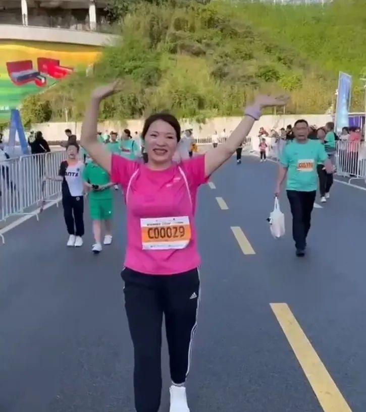 首届堰马燃爆了！记万喜电器的2024十堰马拉松，最美之旅(图8)