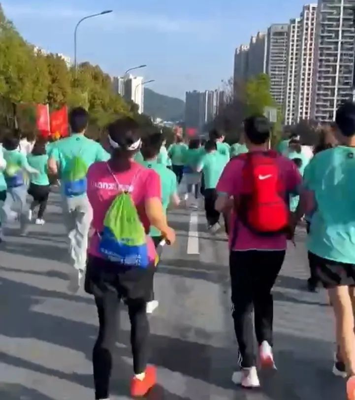 首届堰马燃爆了！记万喜电器的2024十堰马拉松，最美之旅(图11)